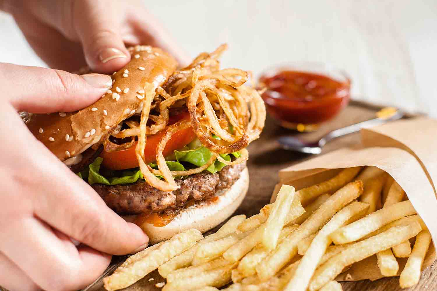 Fettreiches Essen: Ballaststoffe beugen negativen Folgen vor